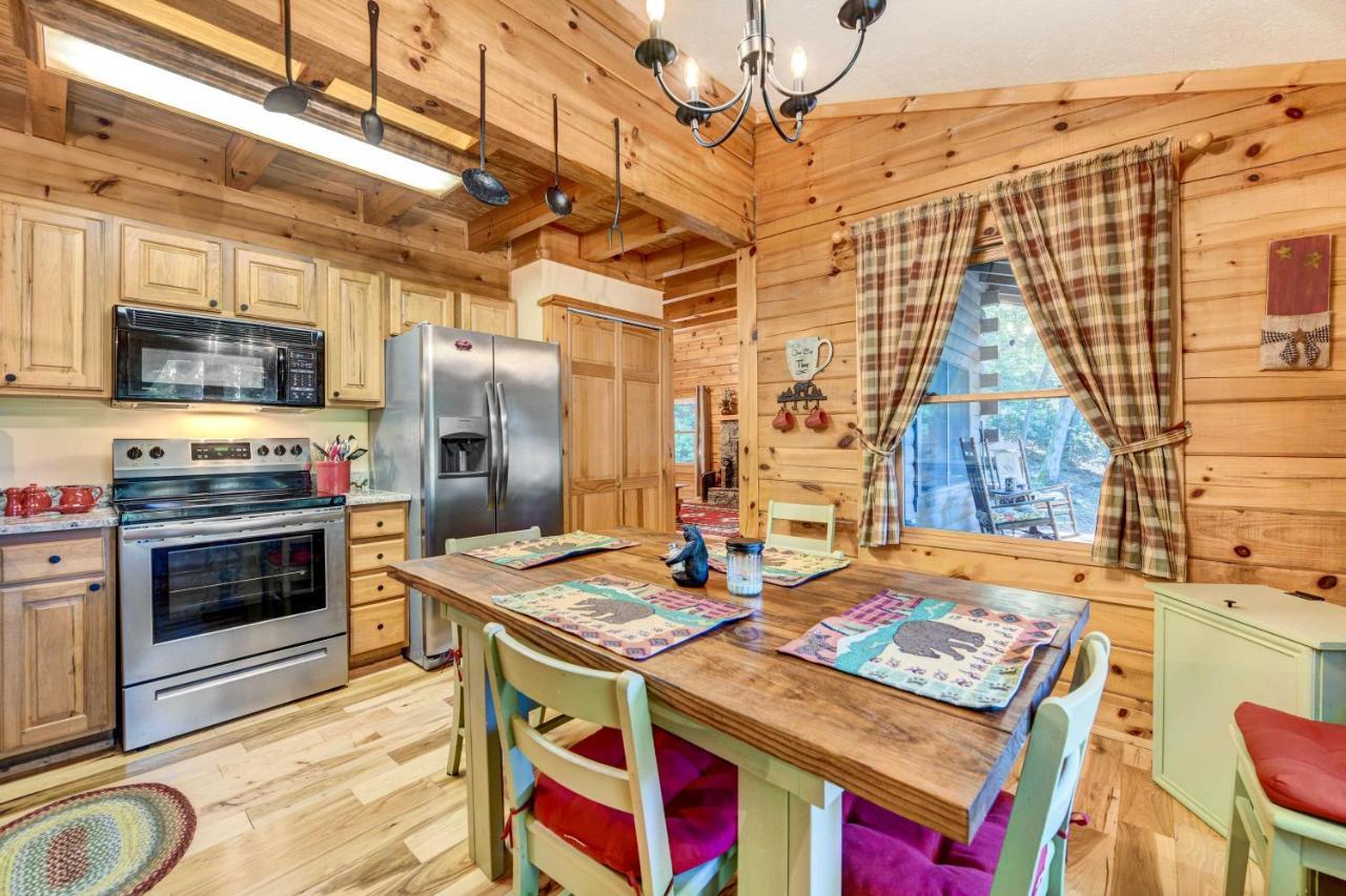 Waynesville Cabin With Covered Deck And Fire Pit! Lake Junaluska Exterior photo