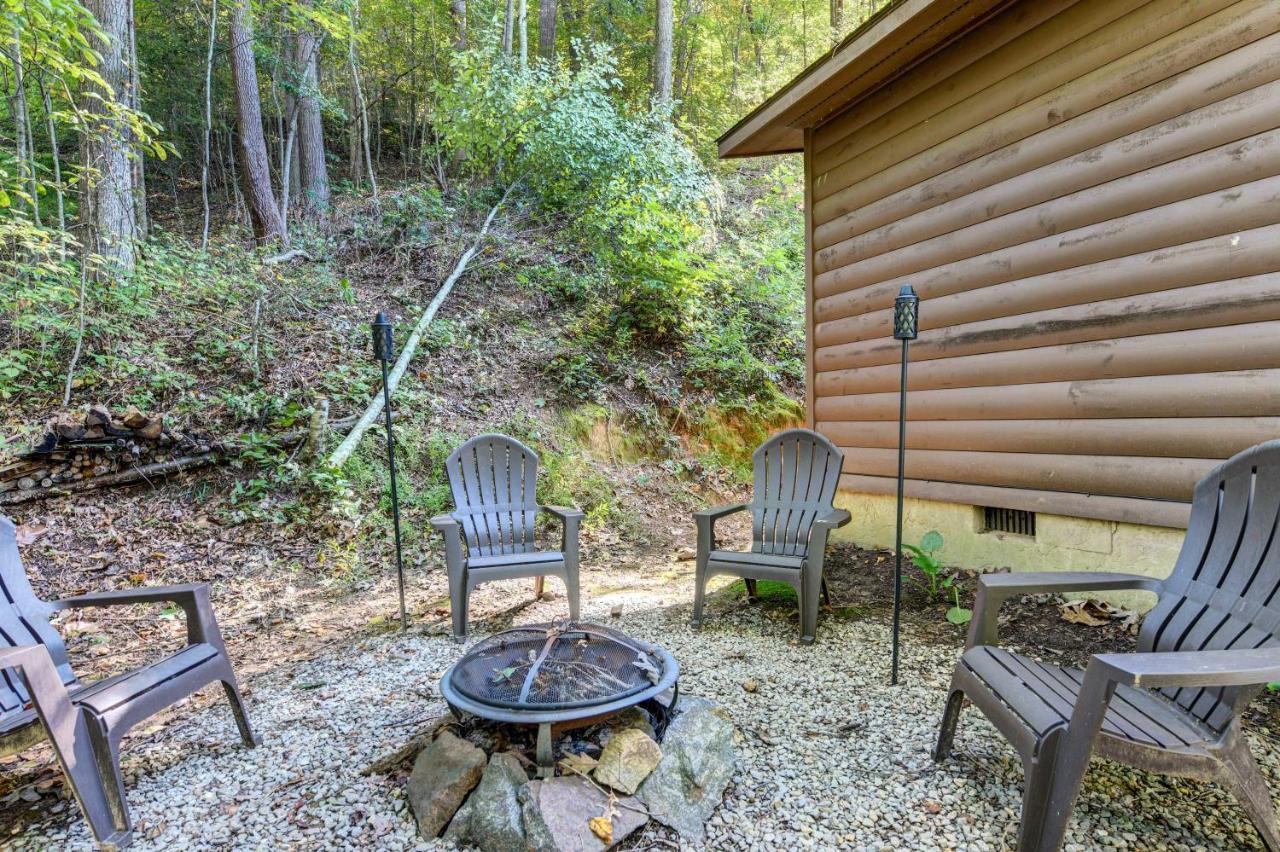 Waynesville Cabin With Covered Deck And Fire Pit! Lake Junaluska Exterior photo